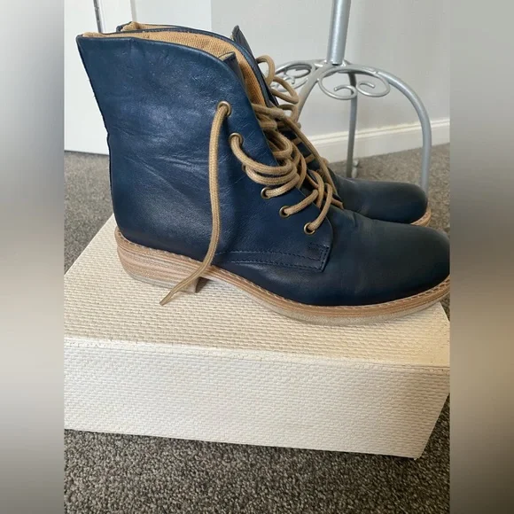 As new, EOS navy blue all leather upper lace up boots - Picture 3 of 6